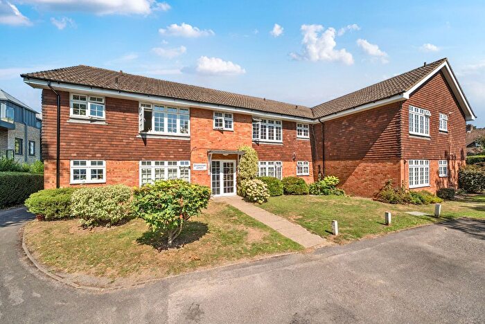 2 Bedroom Flat For Sale In Epsom Road, Leatherhead, KT22