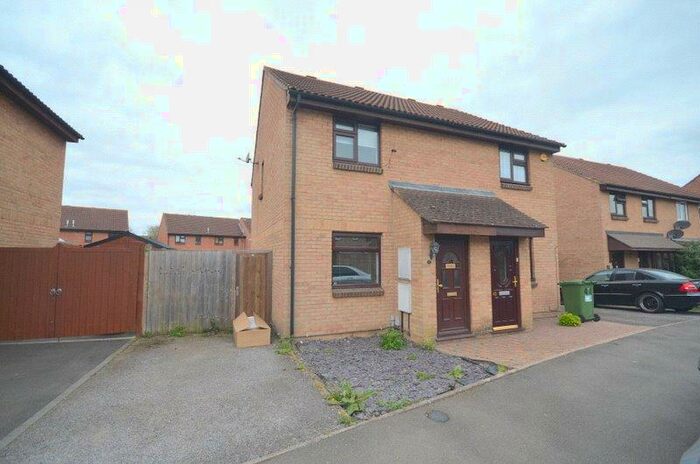 2 Bedroom Semi-Detached House To Rent In Bosworth Cresent, Romford, Essex, RM3