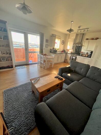 2 Bedroom Flat To Rent In Firwood Lane, Romford, London, RM3