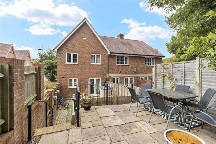 3 Bedroom End Of Terrace House For Sale In Akehurst Close, Hellingly, Hailsham, BN27