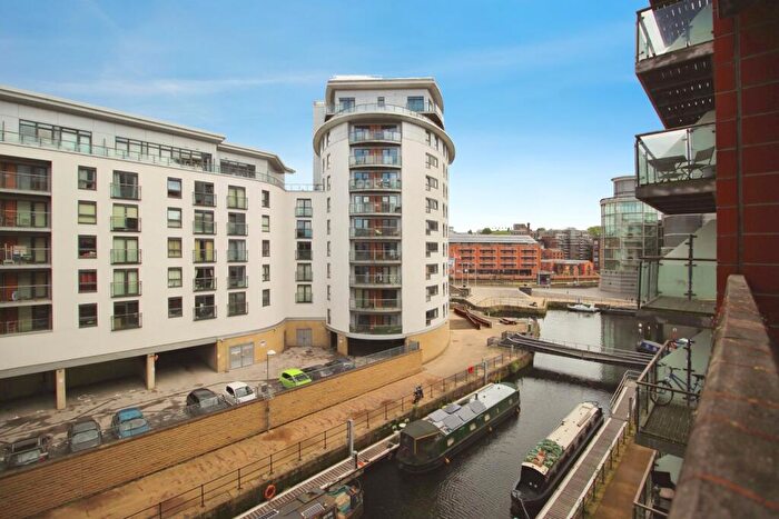 2 Bedroom Flat For Sale In Chadwick Street, Leeds, West Yorkshire, LS10