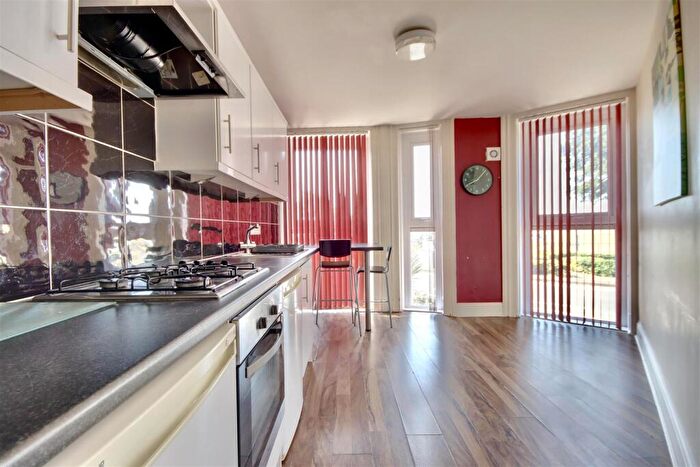 2 Bedroom Apartment To Rent In Western Parade, Southsea, PO5