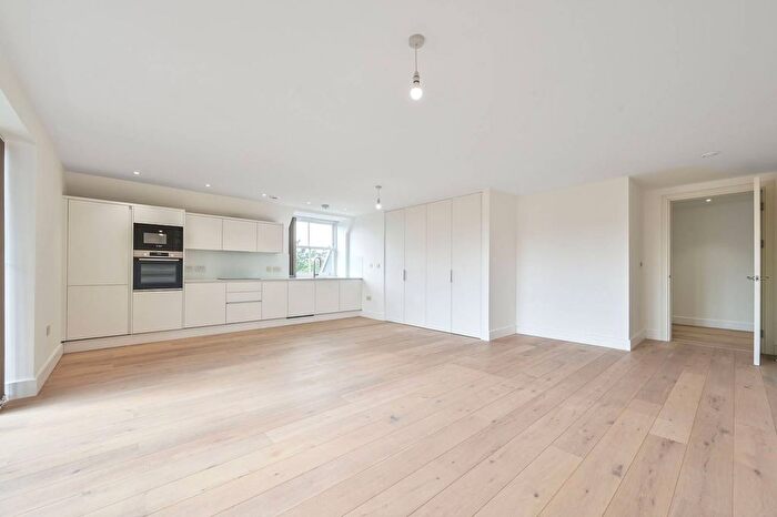 2 Bedroom Flat For Sale In Whetstone House, Finchley, London, N20