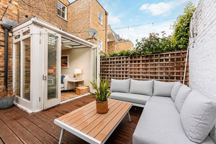 2 Bedroom Flat For Sale In Wadham Road, East Putney, SW15