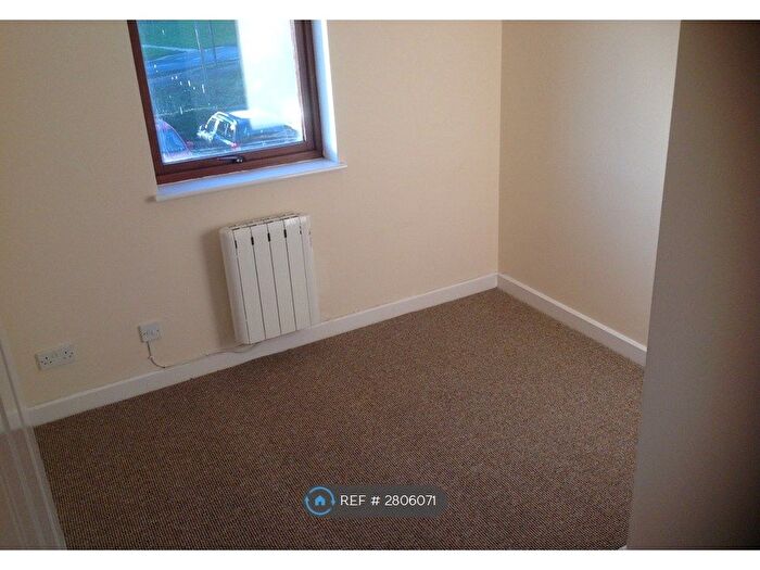 2 Bedroom Flat To Rent In Walnut Tree, Milton Keynes, MK7