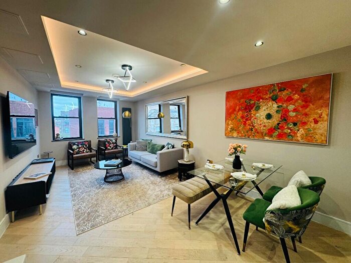 3 Bedroom Flat For Sale In Rye Lane, Peckham London, SE15