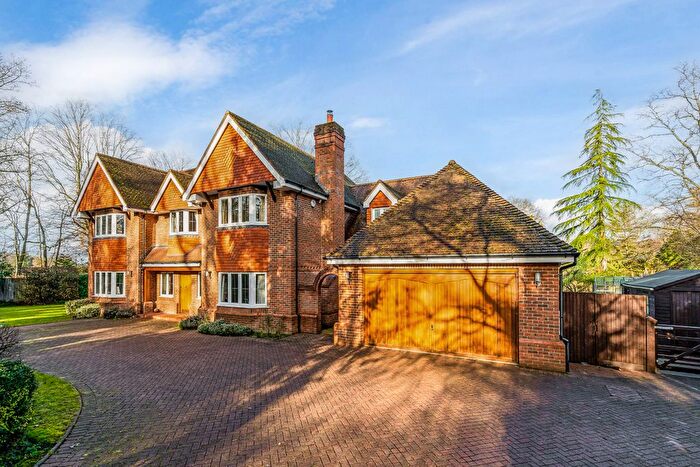 4 Bedroom Detached House For Sale In West Green Road, Hook, RG27