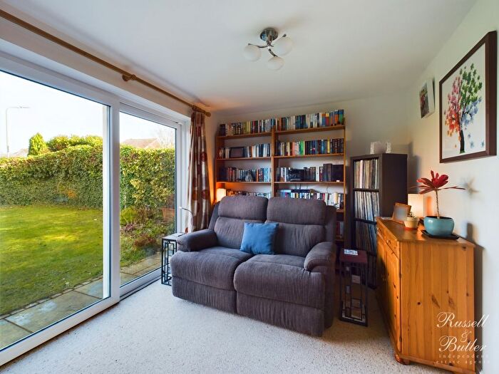 4 Bedroom Detached House For Sale In Sycamore Close, Buckingham, MK18