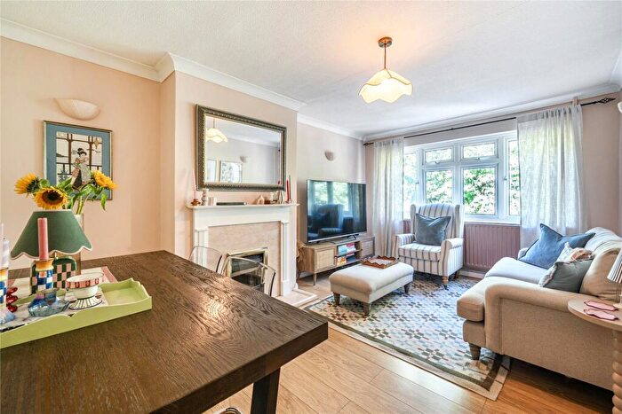 2 Bedroom Maisonette For Sale In Blyth Road, Bromley, BR1