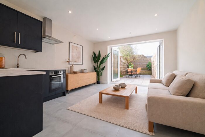 1 Bedroom Apartment For Sale In Major Road, Canton, CF5