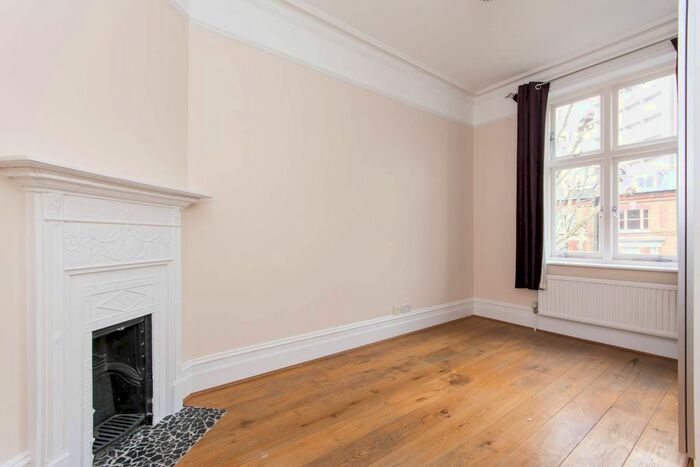 3 Bedroom Flat To Rent In Randolph Avenue, Maida Vale, London, W9