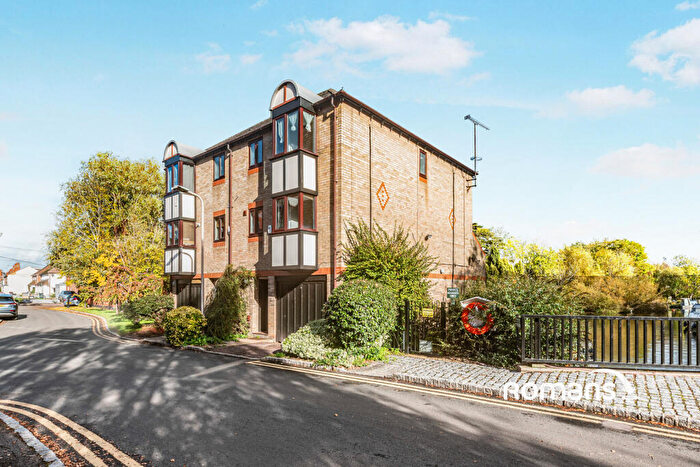 3 Bedroom Semi Detached House To Rent In Heron Island, Caversham, Reading, RG4