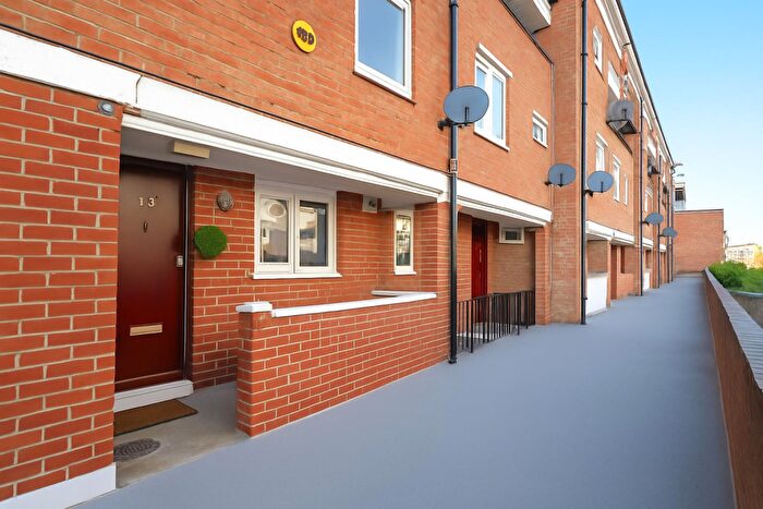 3 Bedroom House To Rent In Bow Common Lane, London, E3