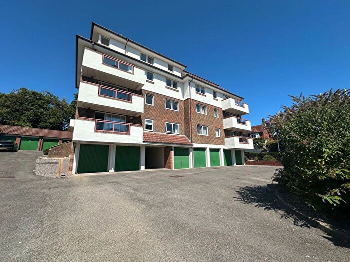 2 Bedroom Flat To Rent In Buckhurst Road, Bexhill-On-Sea, TN40