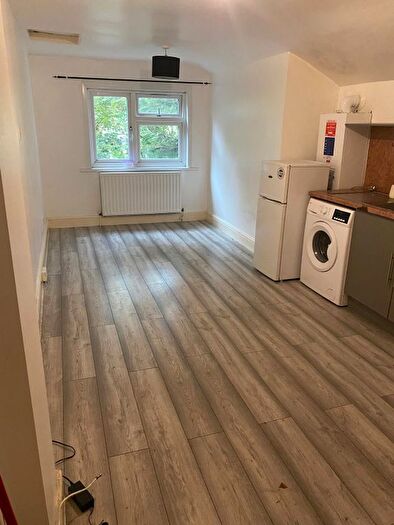 Studio To Rent In High Road Leyton, Stratford, E15