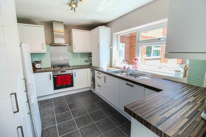 2 Bedroom Apartment To Rent In Beech Court, Willowbank, M14