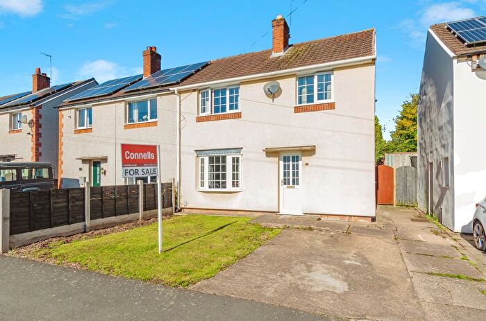 3 Bedroom Semi-detached House For Sale In Hardie Green, Cannock, WS11