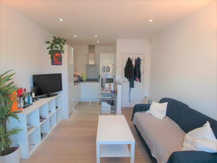 2 Bedroom Flat To Rent In Finsbury Park Road, Finsbury Park, N4