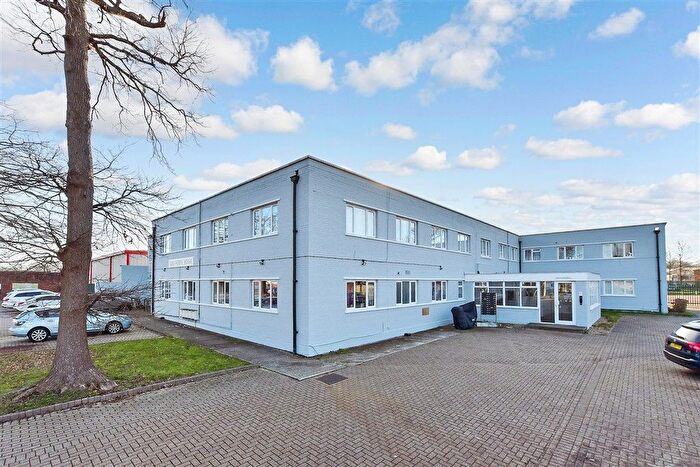 1 Bedroom Flat For Sale In Gatwick Road, Crawley, West Sussex, RH10