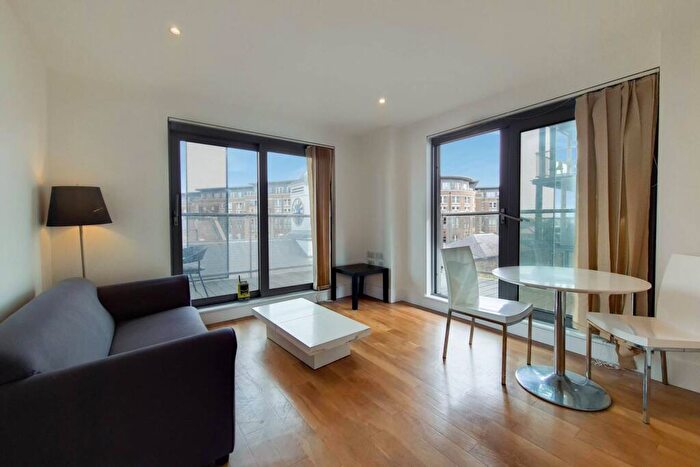 3 Bedroom Flat For Sale In West Carriage House, Woolwich Riverside, London, SE18