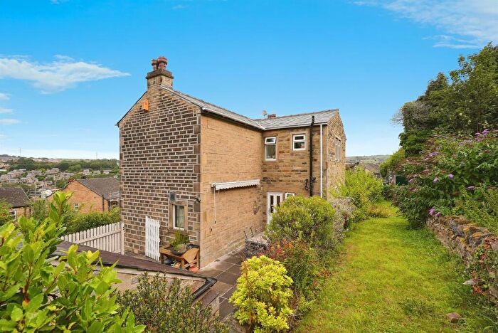 4 Bedroom Detached House For Sale In Woodside View, Greetland, HX4