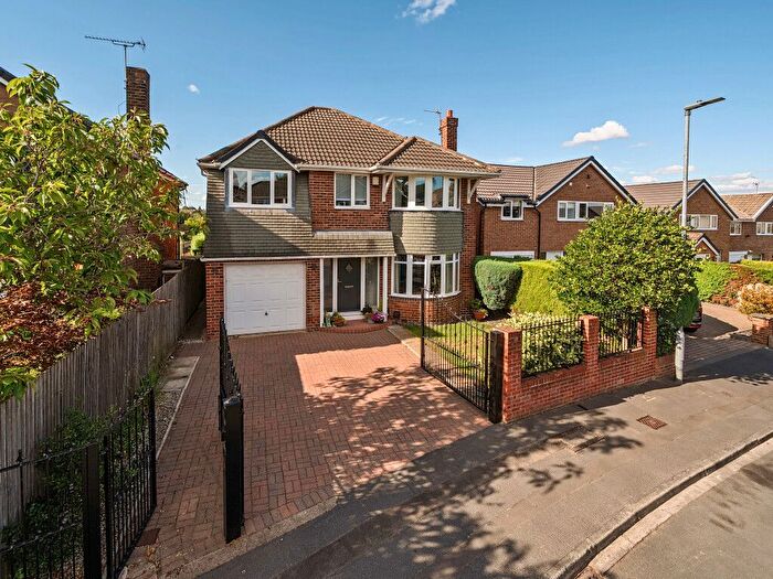 5 Bedroom Detached House For Sale In Chevet Grove, Wakefield, West Yorkshire, WF2