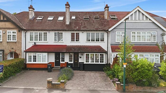 4 Bedroom Terraced House For Sale In Nutter Lane, Wanstead, E11
