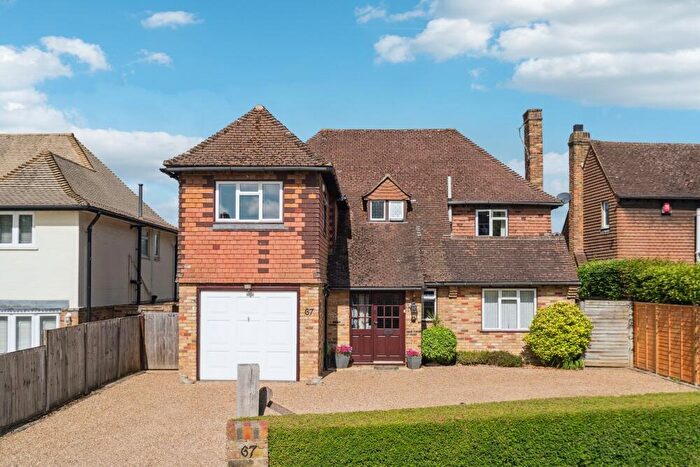 4 Bedroom Detached House For Sale In Mayflower Way, Farnham Common, SL2