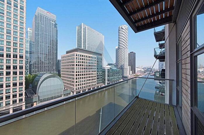 2 Bedroom Apartment To Rent In South Quay Square, London, E14