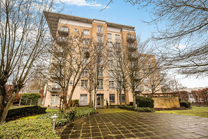 2 Bedroom Apartment For Sale In Kenavon Drive, Reading, Berkshire, RG1