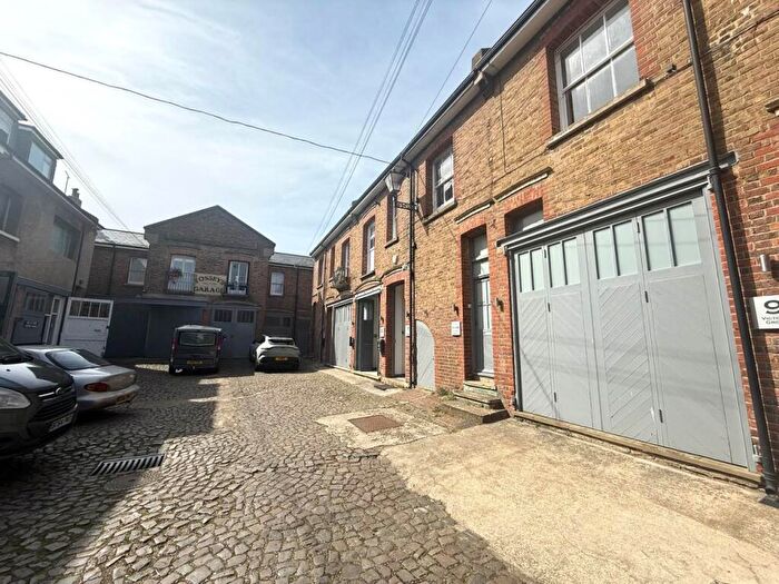 2 Bedroom Maisonette To Rent In Victoria Grove, Hove, East Sussex, BN3