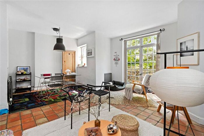 2 Bedroom Apartment To Rent In Highbury New Park, Highbury, N5