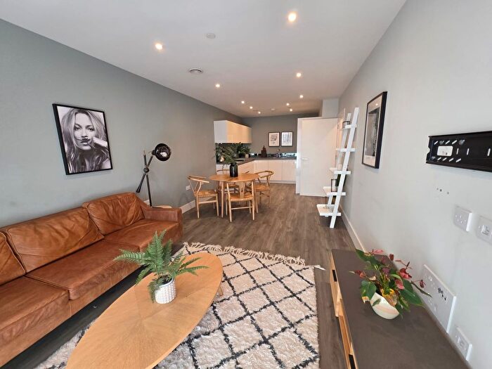 2 Bedroom Flat To Rent In Fairfield House, TW18