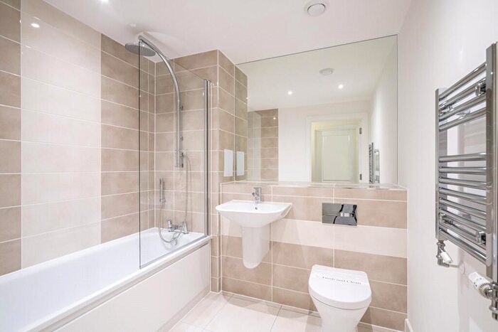 1 Bedroom Apartment To Rent In Lapwing Heights, Waterside Way, London, N17