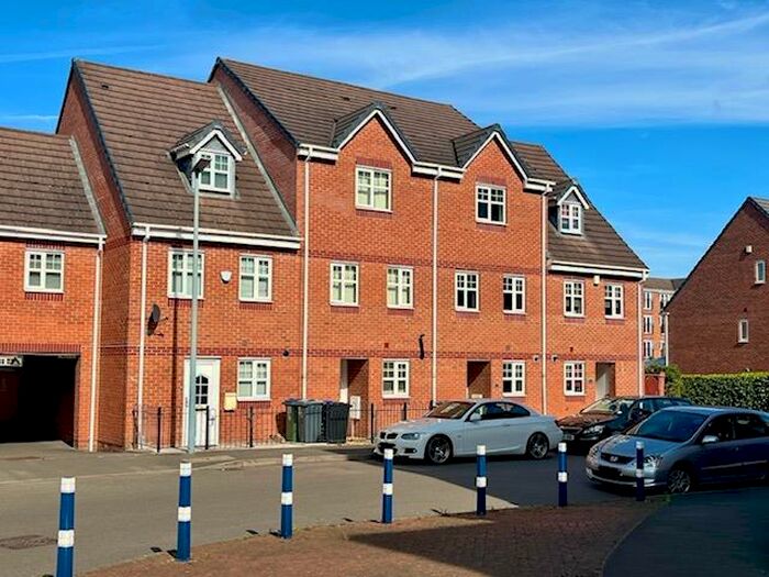 4 Bedroom House To Rent In Thunderbolt Way, Tipton, Dudley, DY4