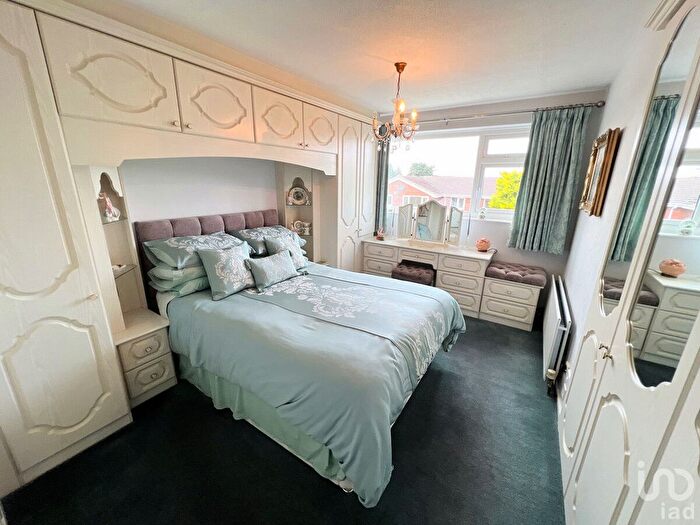 4 Bedroom Detached House For Sale In Birkdale Drive, Oldbury, B69