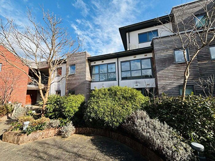 1 Bedroom Flat For Sale In Melville, Park Way, Newbury, RG14