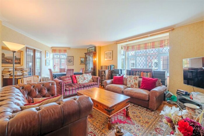 4 Bedroom Flat To Rent In Finchley Road, Childs Hill, NW2