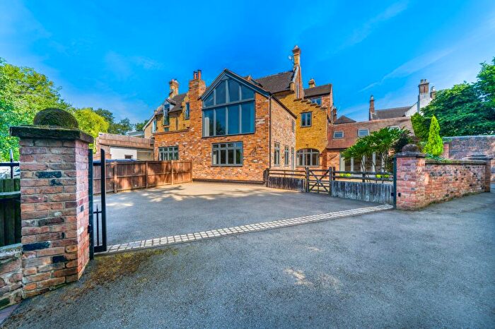 3 Bedroom Semi Detached House For Sale In Bridgnorth Road, Stourton, DY7