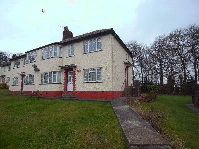 2 Bedroom Apartment To Rent In Redesdale Gardens, Leeds, West Yorkshire, LS16