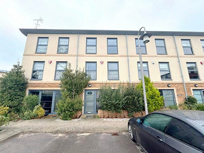 4 Bedroom Terraced House To Rent In Lion Road, Farnborough, Hampshire, GU14