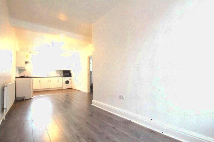 3 Bedroom Duplex To Rent In Settles Street, London, E1