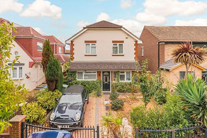 3 Bedroom Property For Sale In Chertsey Road, Twickenham, TW2