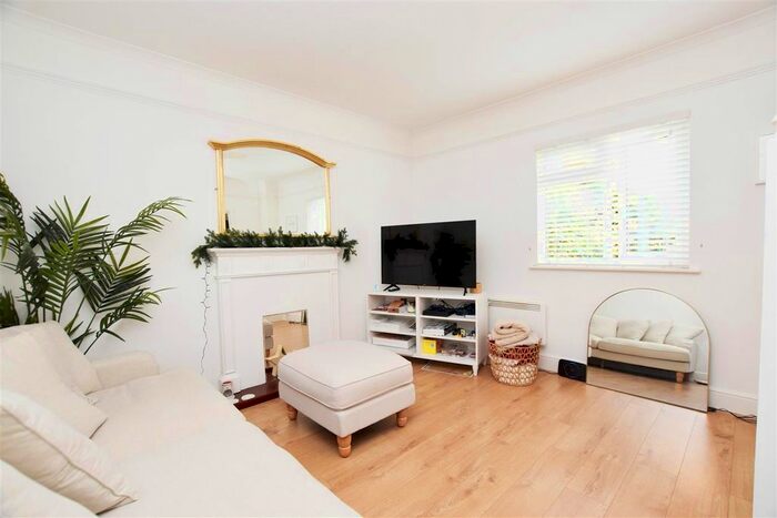 1 Bedroom Cottage To Rent In Oldfield Road, Hampton, TW12
