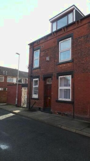2 Bedroom Terraced House To Rent In Cedar Avenue, Armley, Leeds, LS12