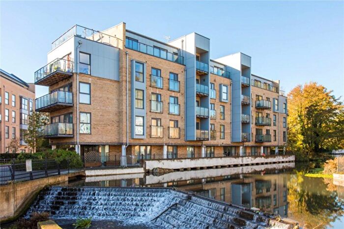2 Bedroom Flat To Rent In Dickinson House, The Embankment, HP3