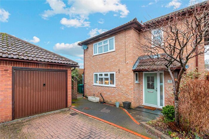 3 Bedroom Detached House For Sale In Pegasus Close, Haslemere, West Sussex, GU27