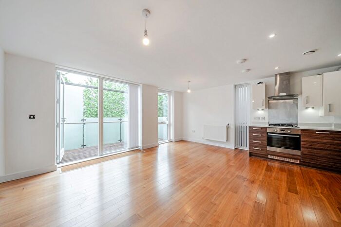 2 Bedroom Flat For Sale In Alscot Road, London, SE1