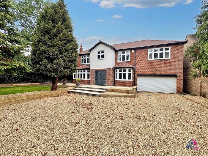 6 Bedroom Detached House For Sale In Manthorpe Road, Grantham, NG31