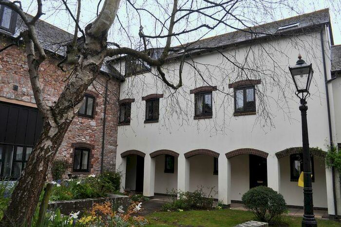 2 Bedroom Flat To Rent In Trafalgar Court, Topsham, EX3